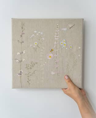 Embroidered Wall Art – Wildflowers (30×30 cm)